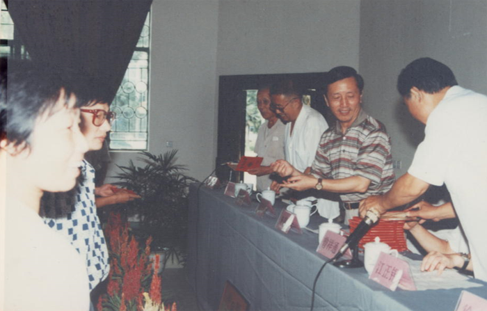 1996年庆祝第12个教师节.png